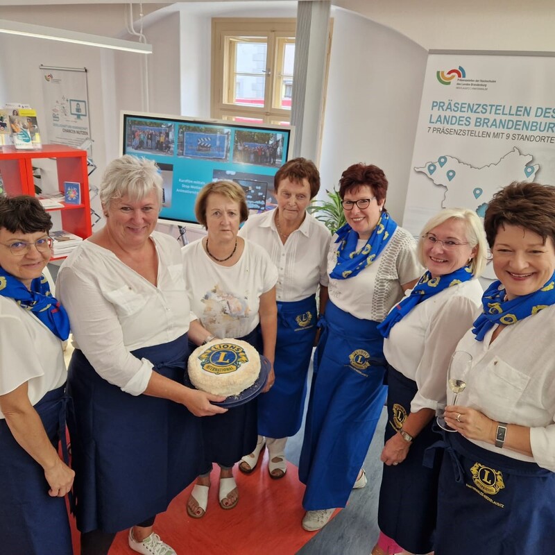 Spendensammlung Kuchenbasar